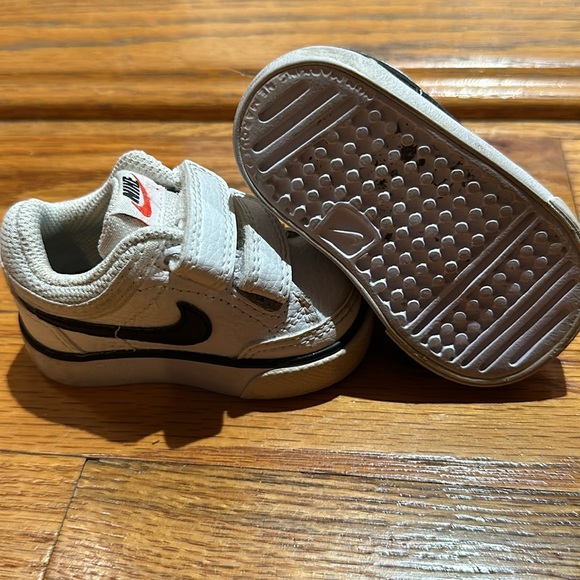 Baby Nikes - Picture 2 of 3